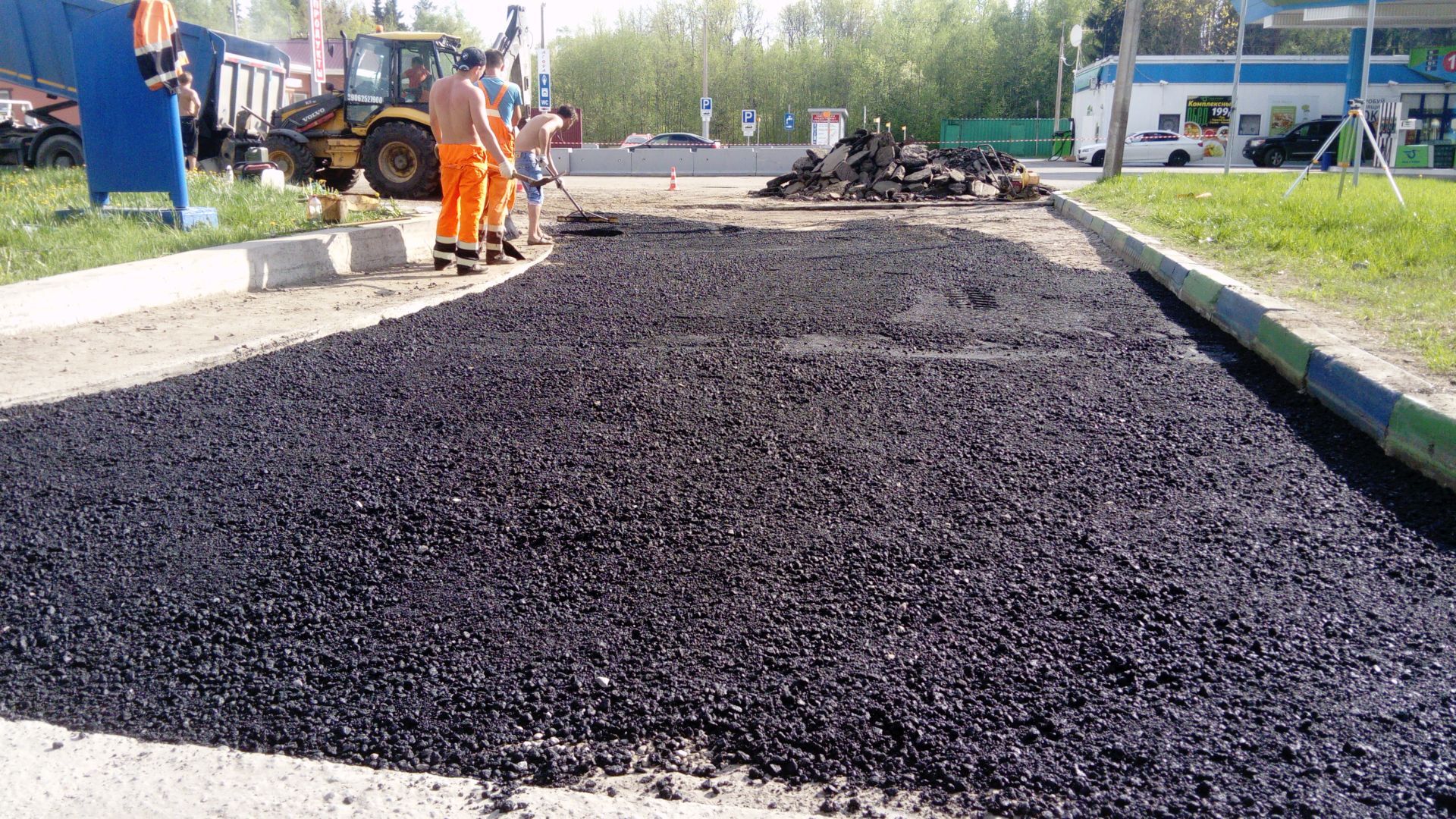 Укладка асфальтовой крошки